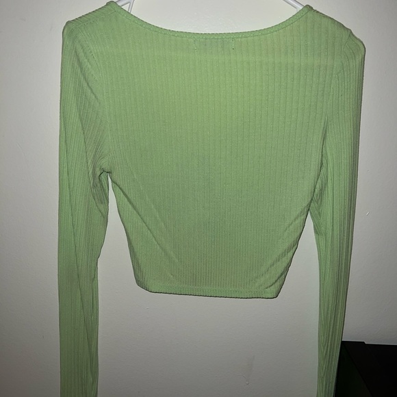 Long Sleeve Crop Top - Picture 2 of 3